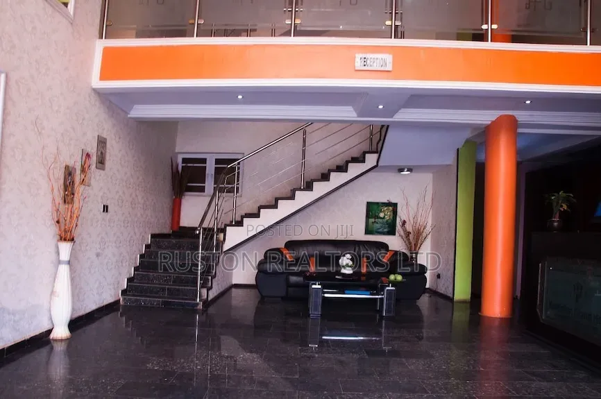 50 Rooms Hotel