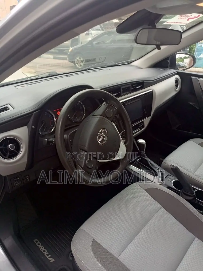 Toyota Corolla 2018 Silver