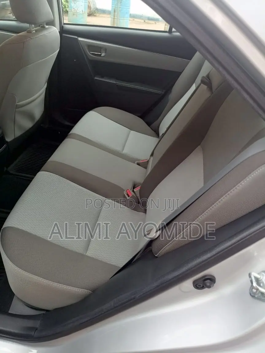 Toyota Corolla 2018 Silver