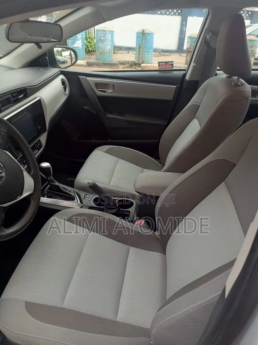 Toyota Corolla 2018 Silver