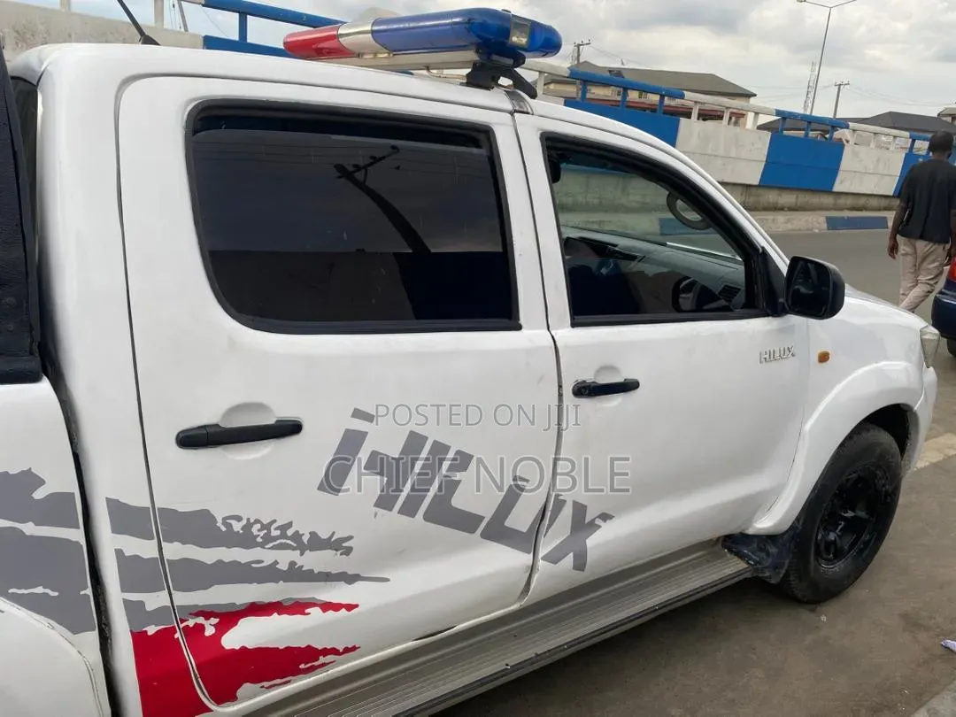 Toyota Hilux 2012 White