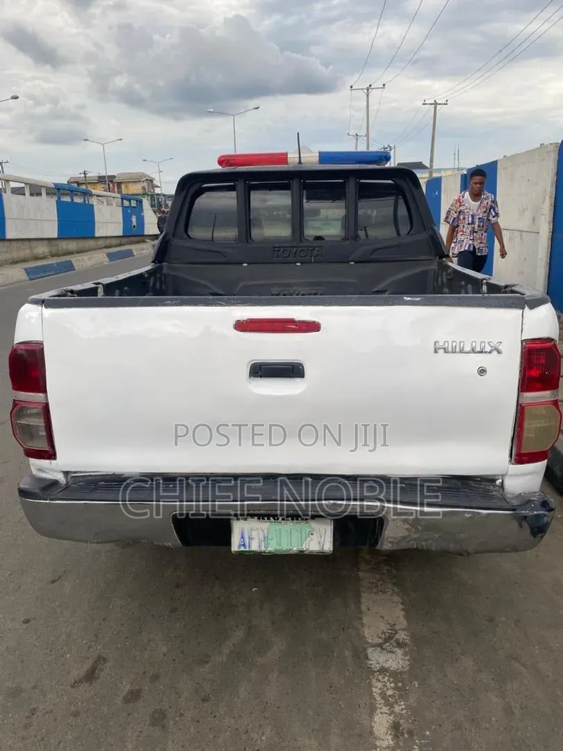 Toyota Hilux 2012 White