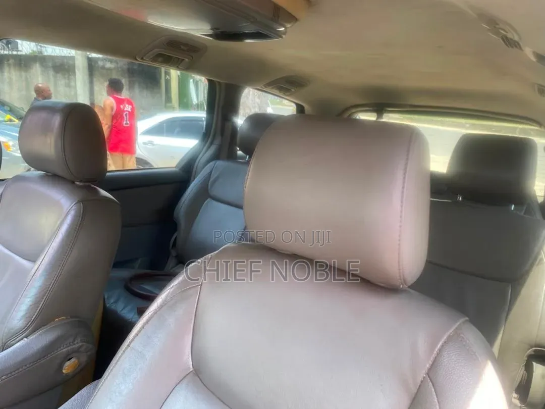 Toyota Sienna LE 4WD 2007 Yellow