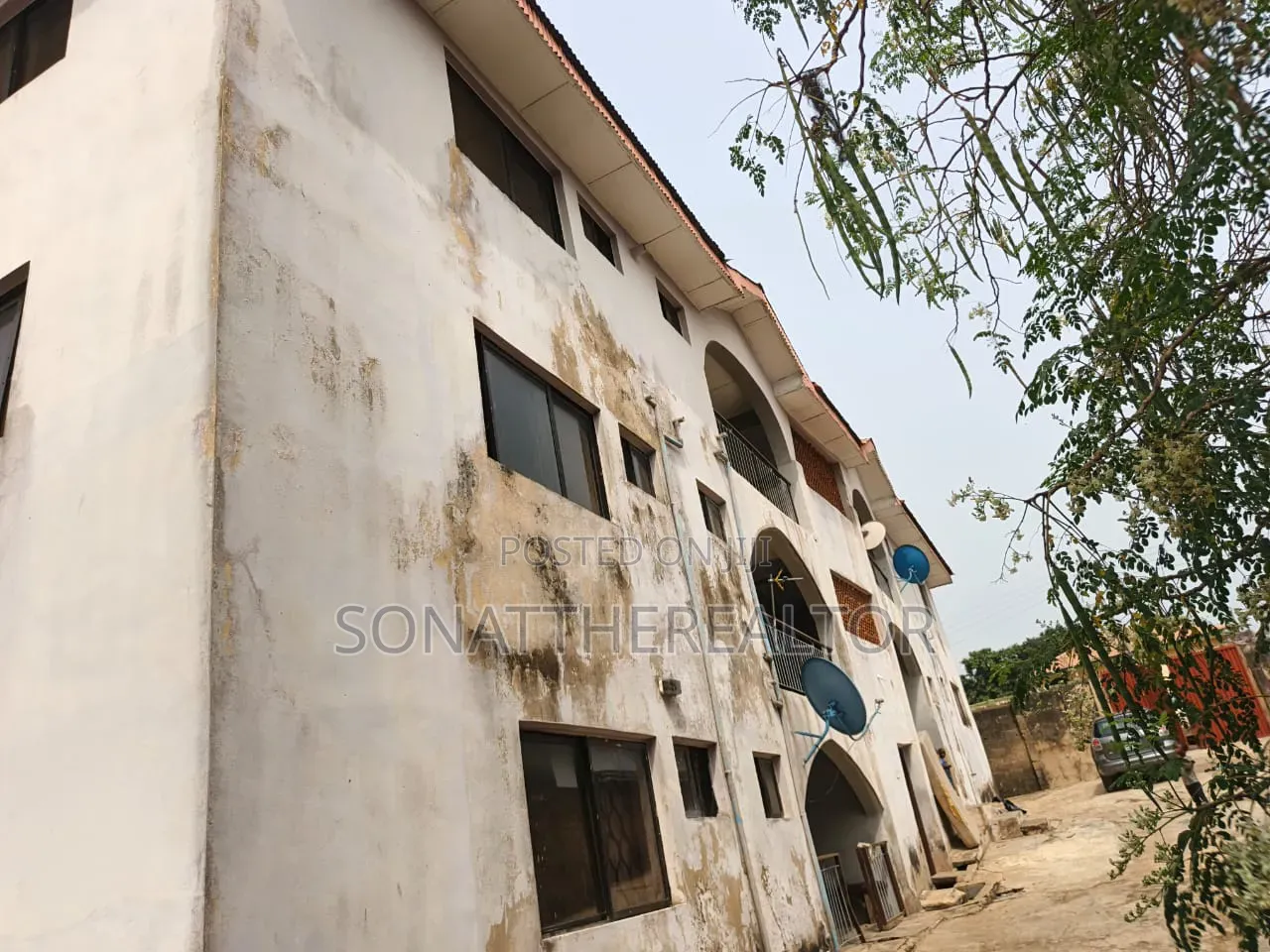 3bdrm Block of Flats in Ologuneru for sale