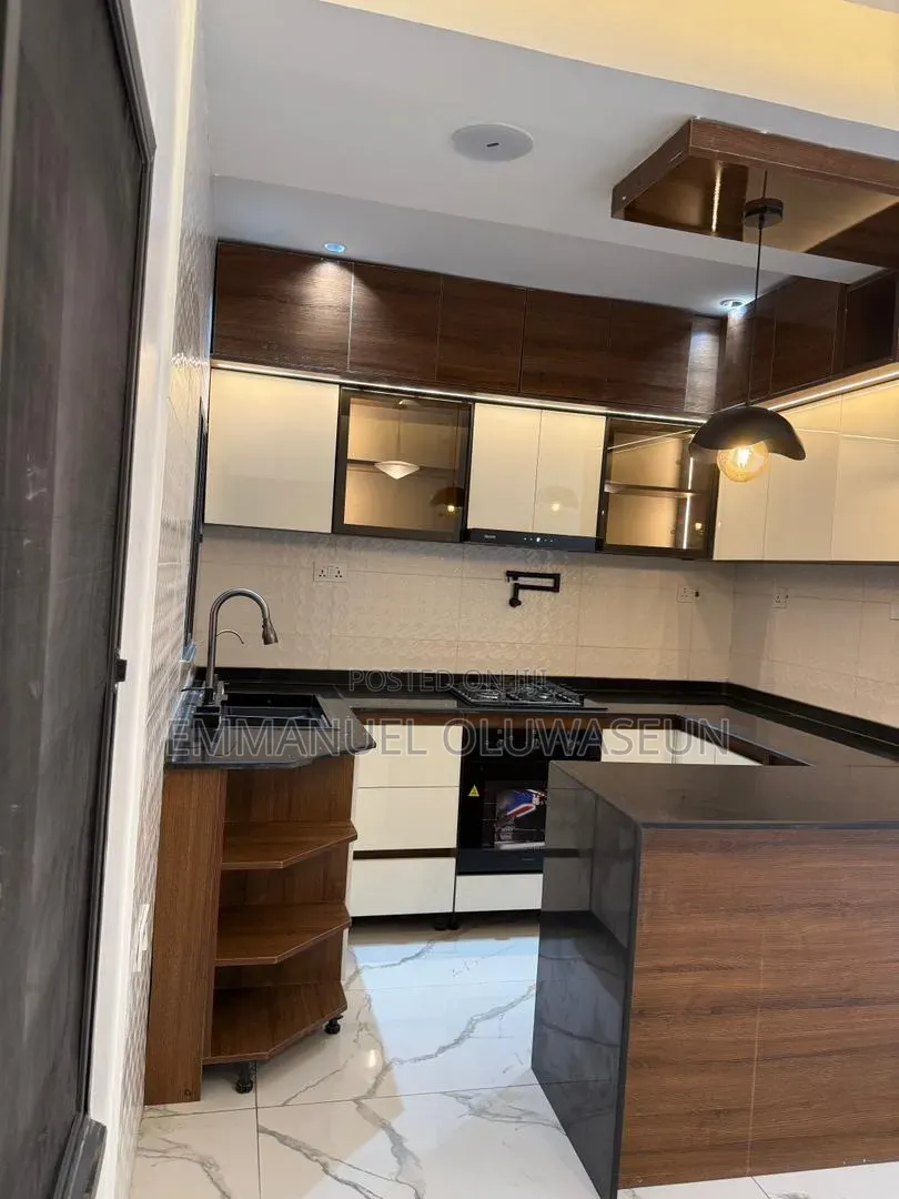 3bdrm Block of Flats in Durumi for sale