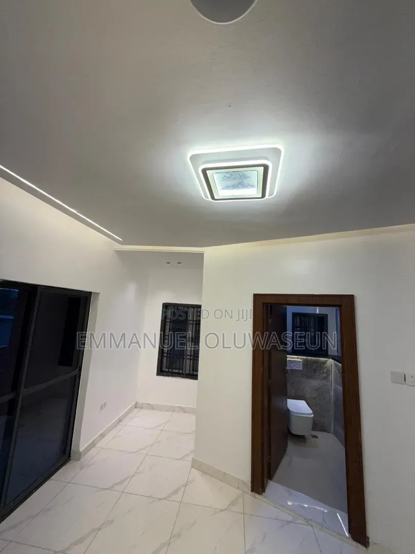 3bdrm Block of Flats in Durumi for sale