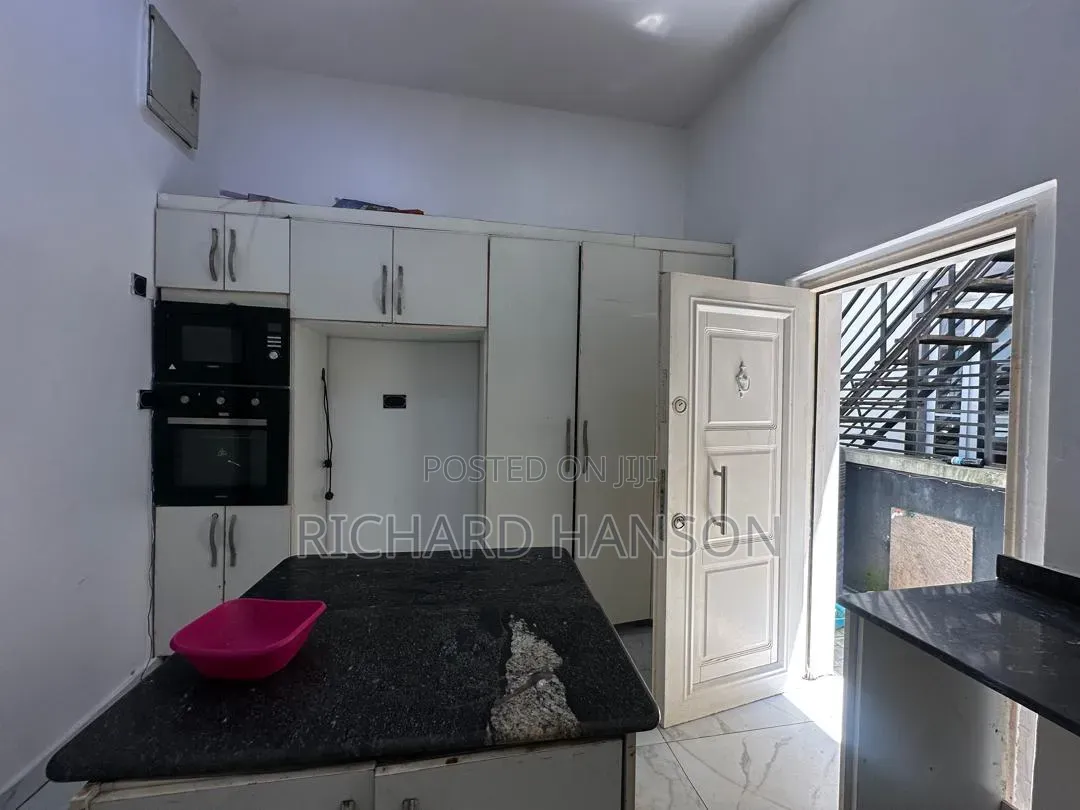 4bdrm Duplex in Secured, Chevron for rent