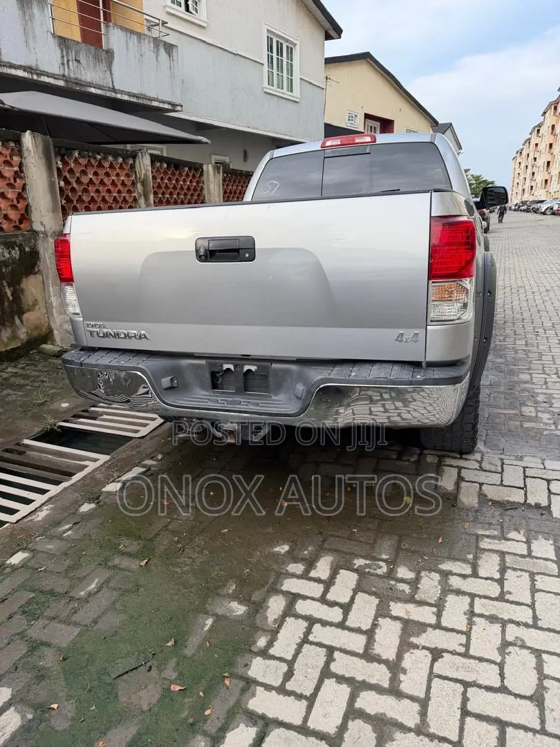 Toyota Tundra Regular Cab 4x4 2010 Silver