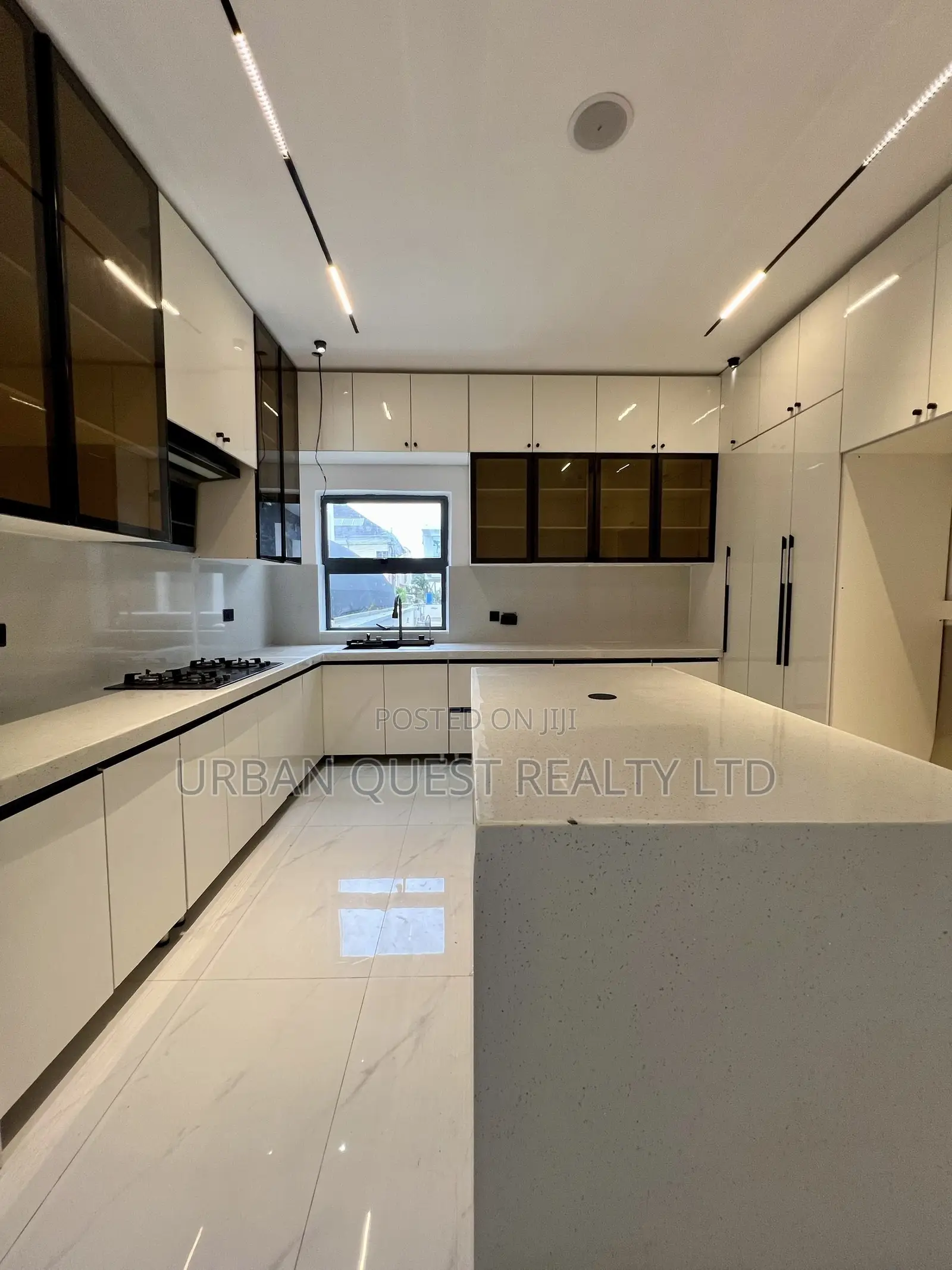 5bdrm Duplex in Lekki for sale