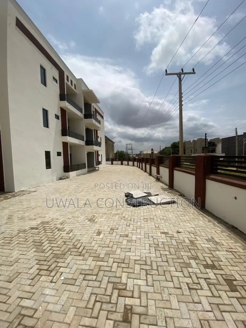 3bdrm Apartment in Gaduwa for sale