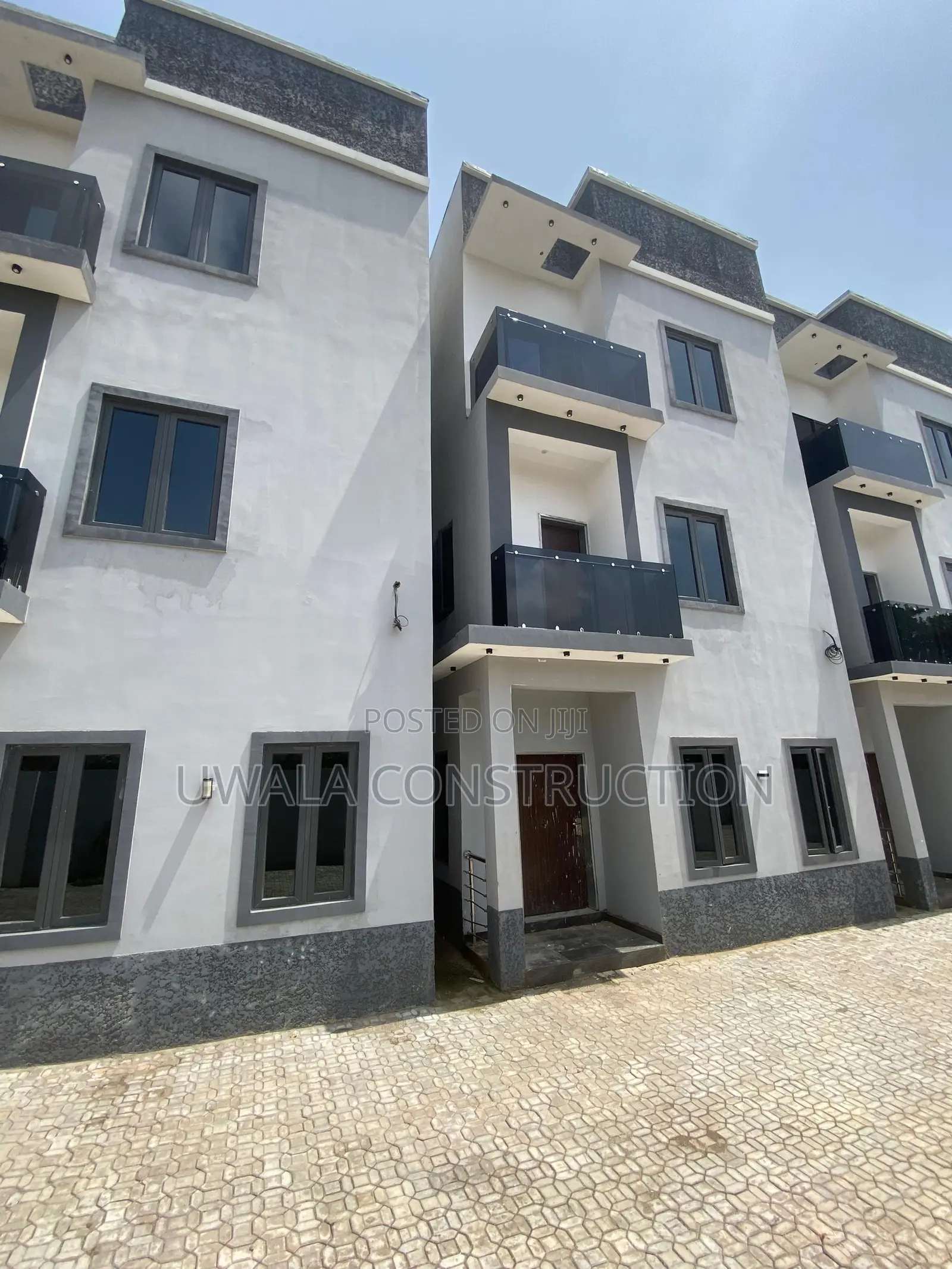 4bdrm Townhouse/Terrace in Gaduwa for sale