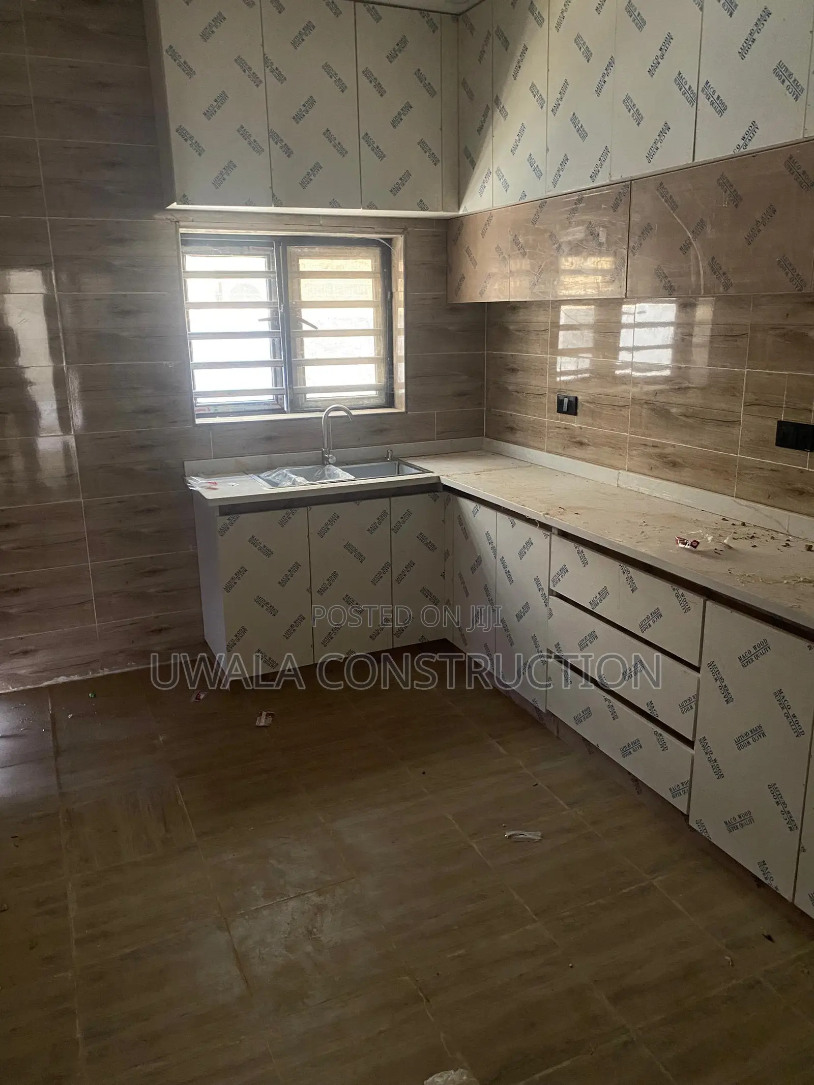 4bdrm Townhouse/Terrace in Gaduwa for sale