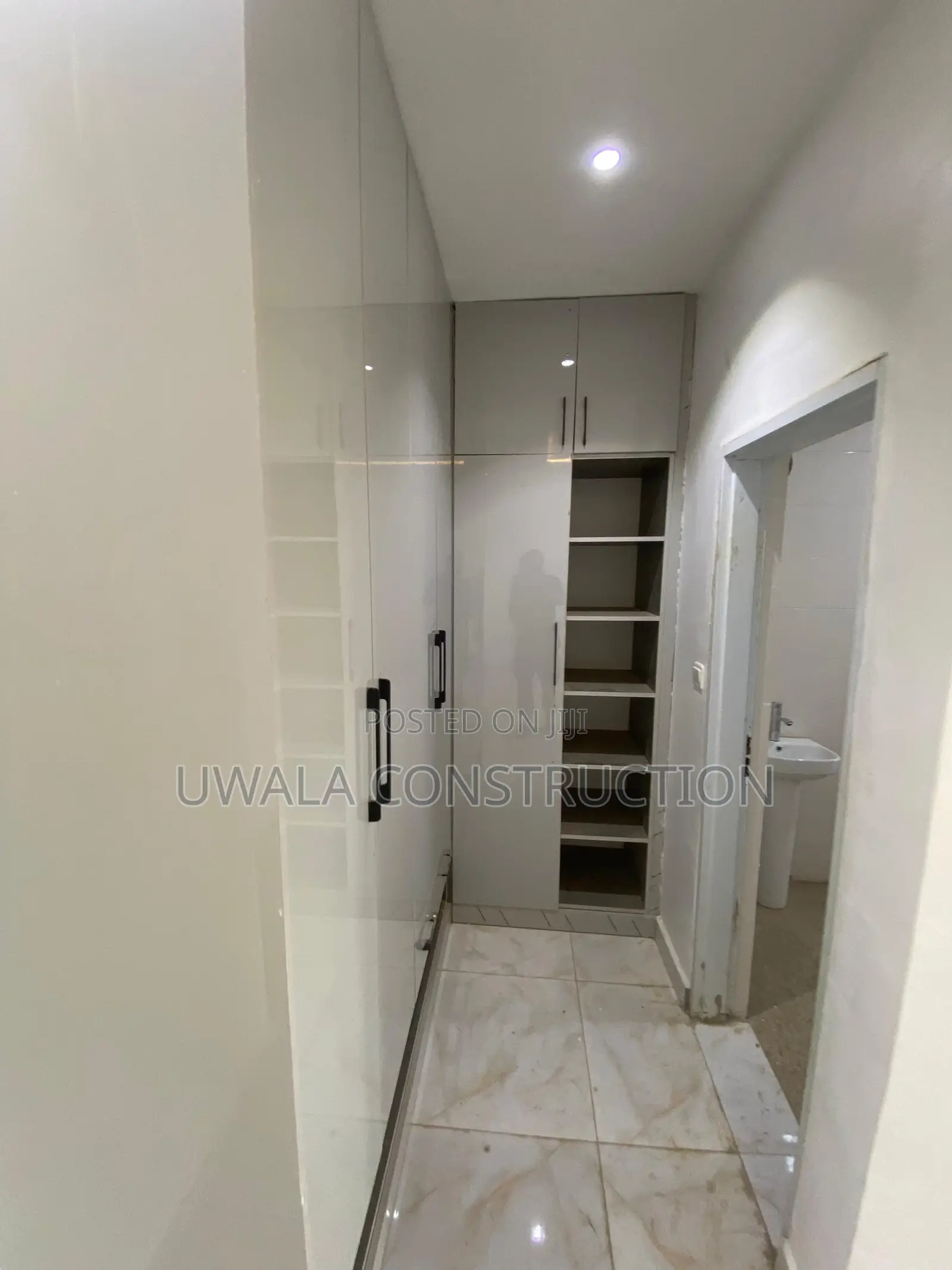 4bdrm Townhouse/Terrace in Gaduwa for sale