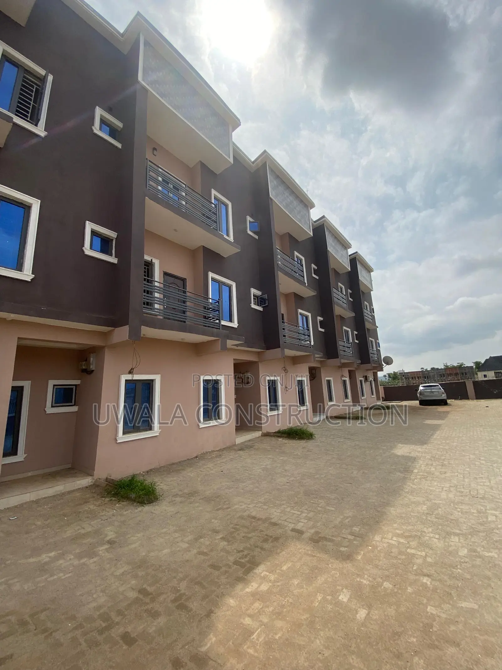 4bdrm Townhouse/Terrace in Gaduwa for sale