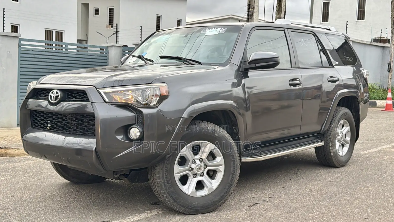Toyota 4-Runner SR5 Premium 4dr 4x4 (4.0L 6cyl 5A) 2017 Gray