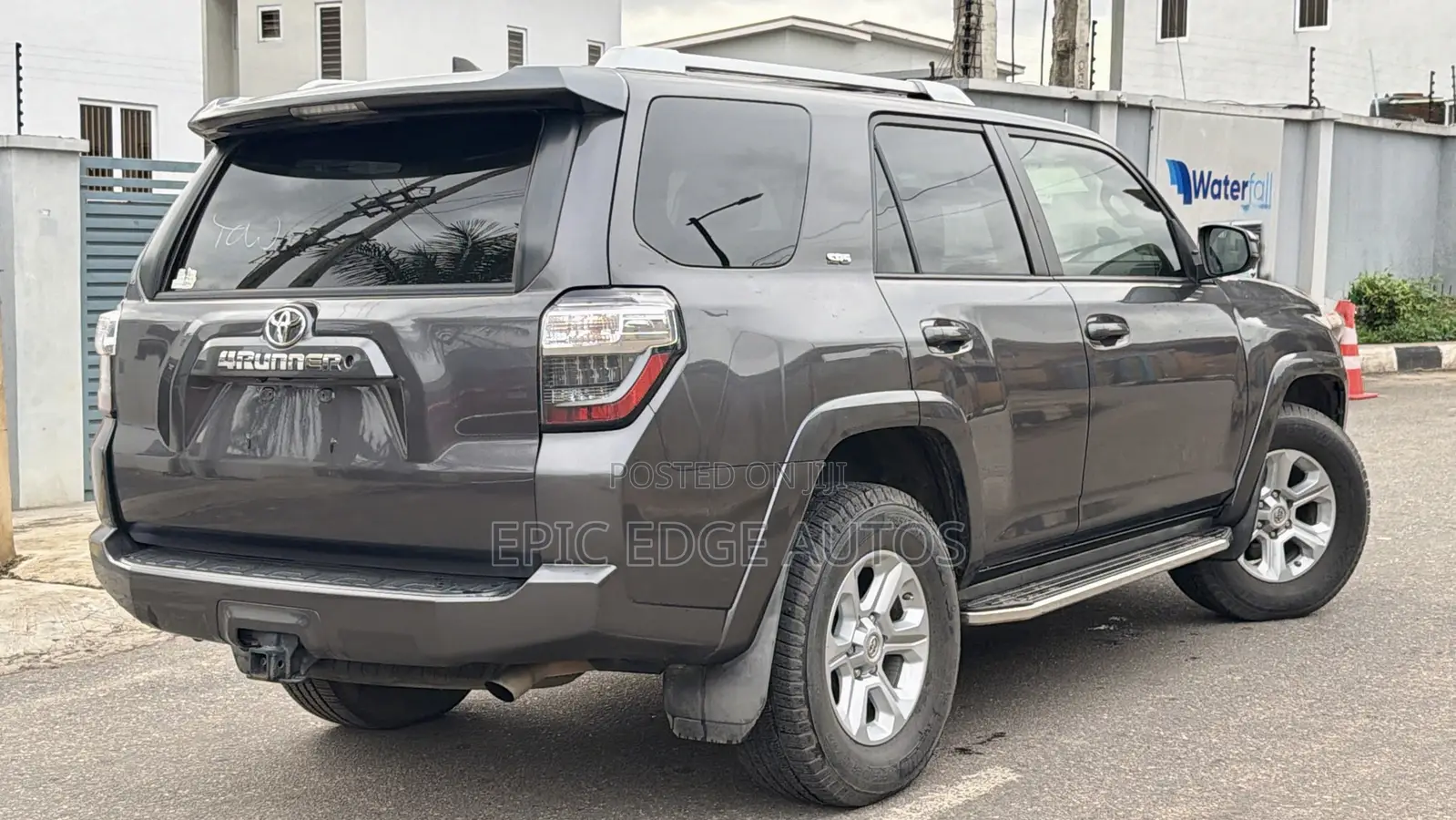 Toyota 4-Runner SR5 Premium 4dr 4x4 (4.0L 6cyl 5A) 2017 Gray