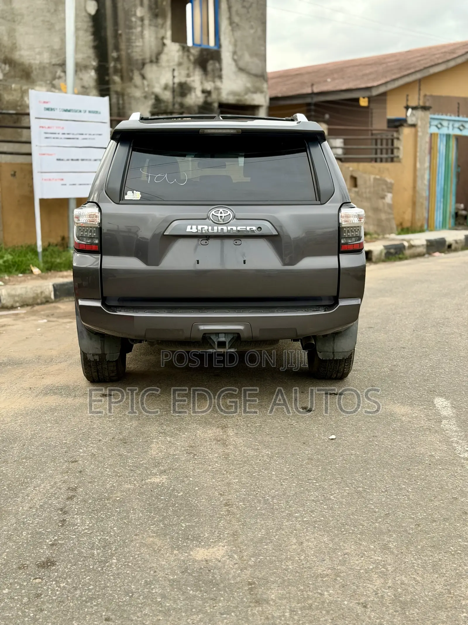 Toyota 4-Runner SR5 Premium 4dr 4x4 (4.0L 6cyl 5A) 2017 Gray
