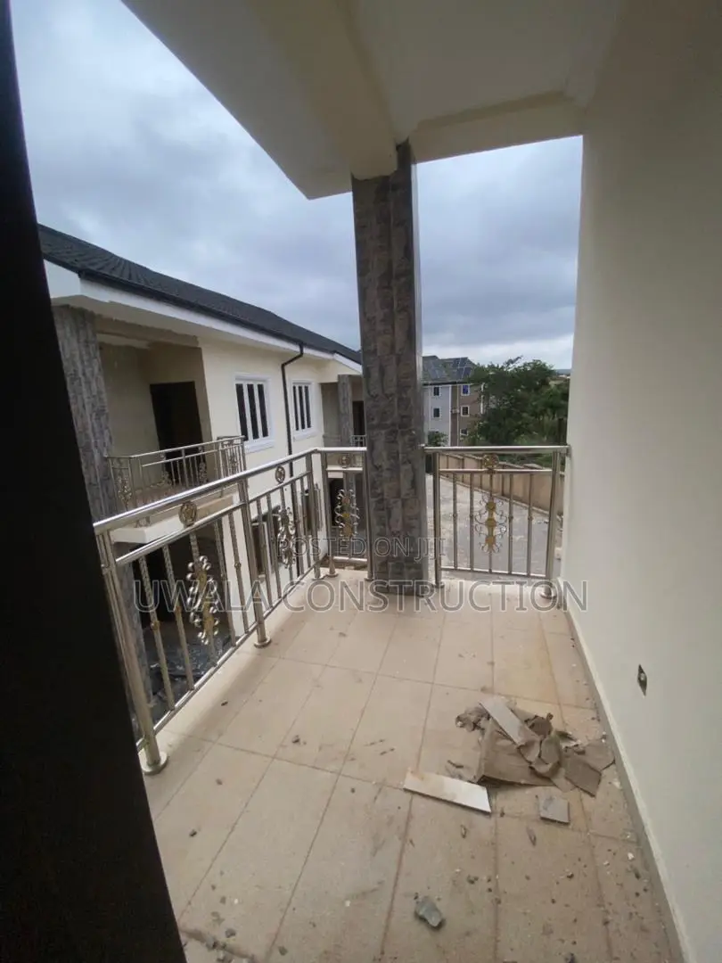 4bdrm Townhouse/Terrace in Gaduwa for sale