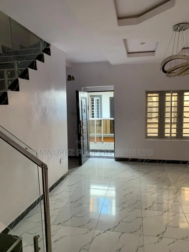 4bdrm Duplex in An Estate, Ikota for rent
