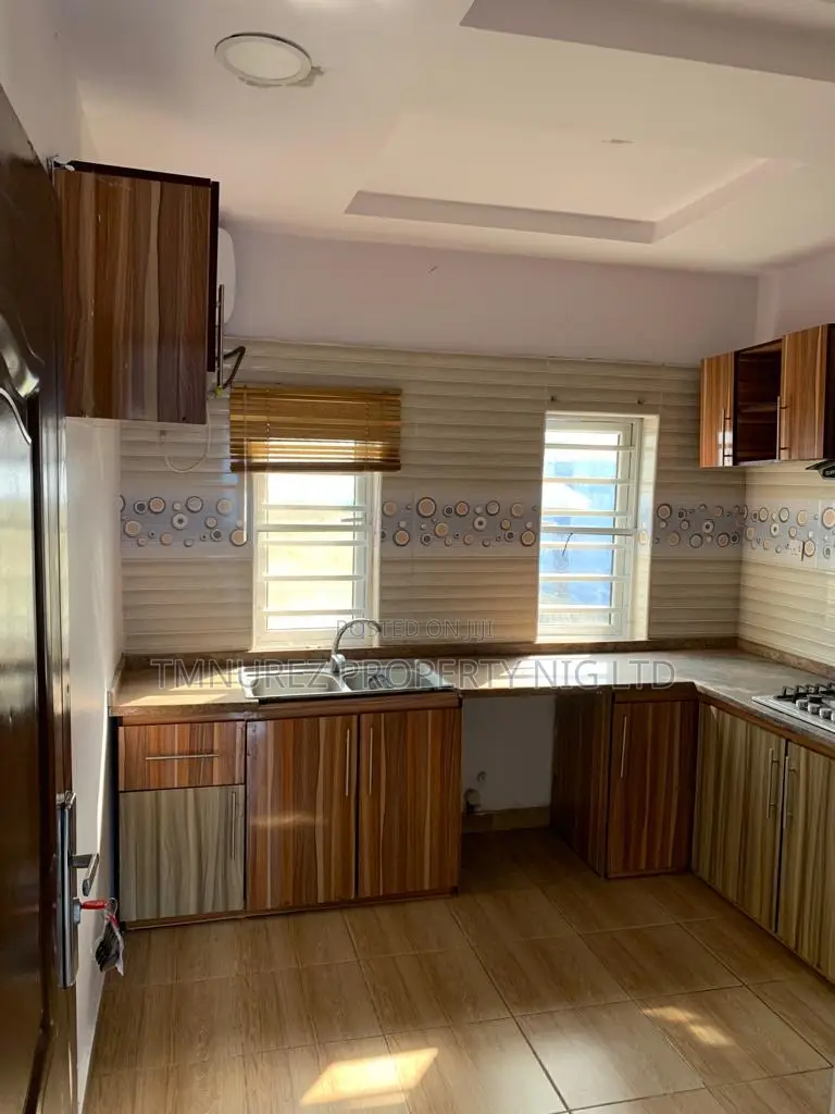 4bdrm Duplex in An Estate, Ikota for rent