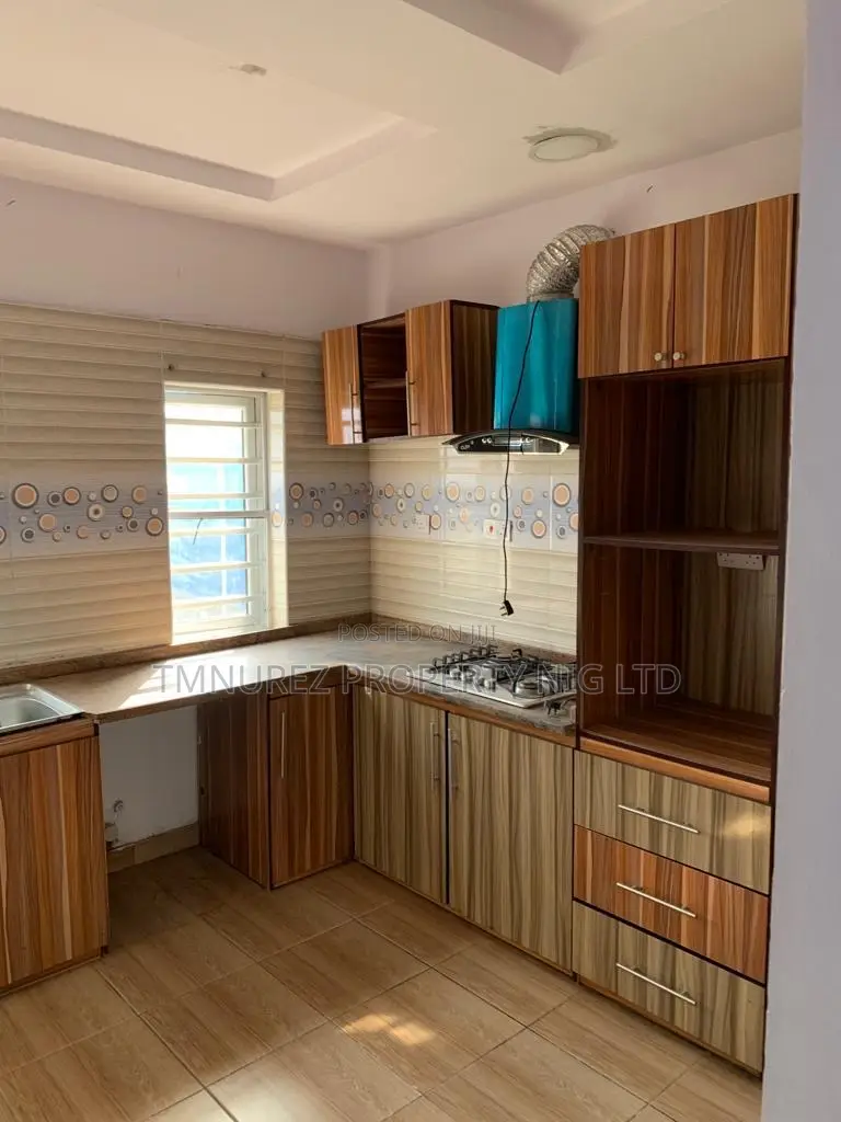 4bdrm Duplex in An Estate, Ikota for rent