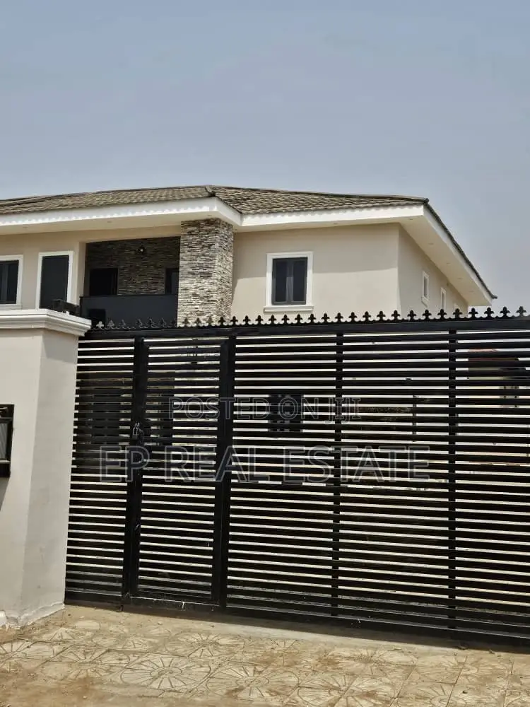4bdrm Duplex in Apo District for sale