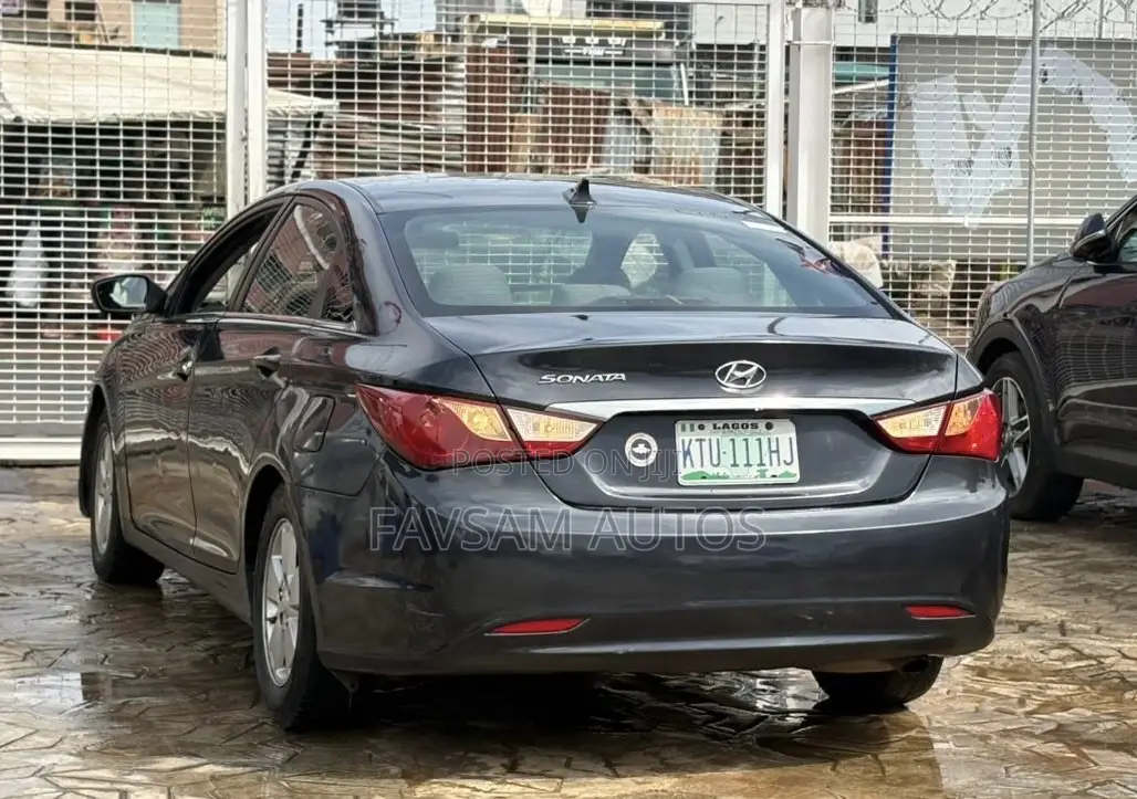 Hyundai Sonata 2011 Blue