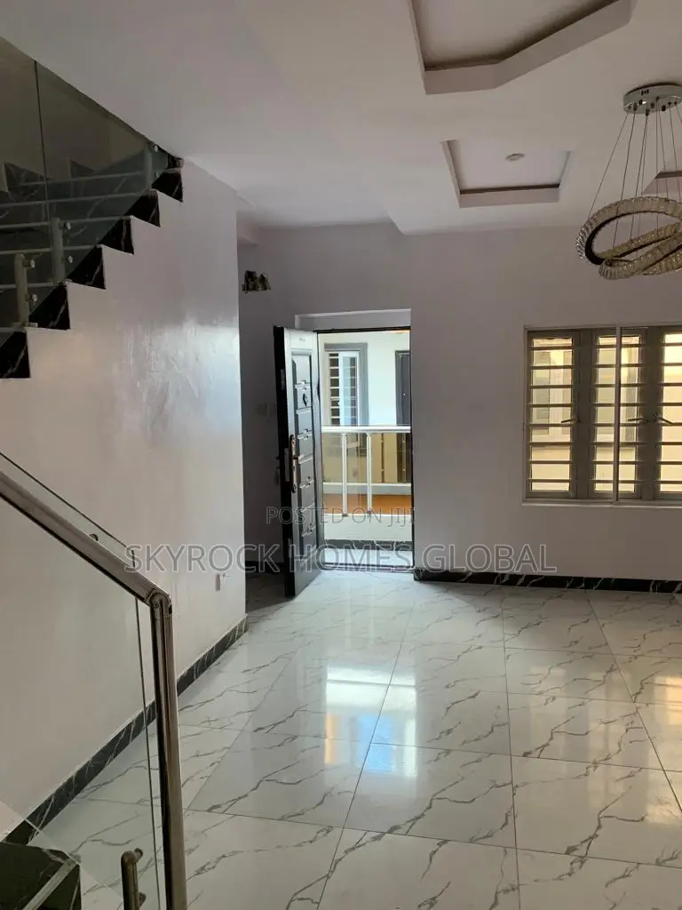 4bdrm Duplex in Ikota for rent