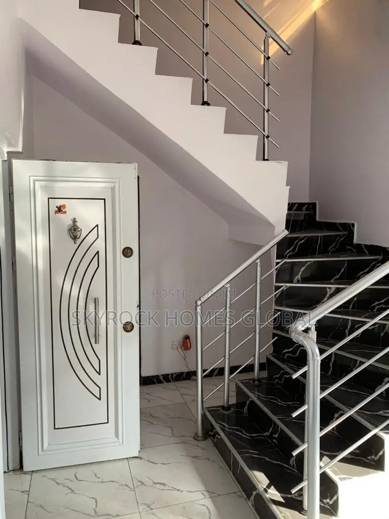 4bdrm Duplex in Ikota for rent