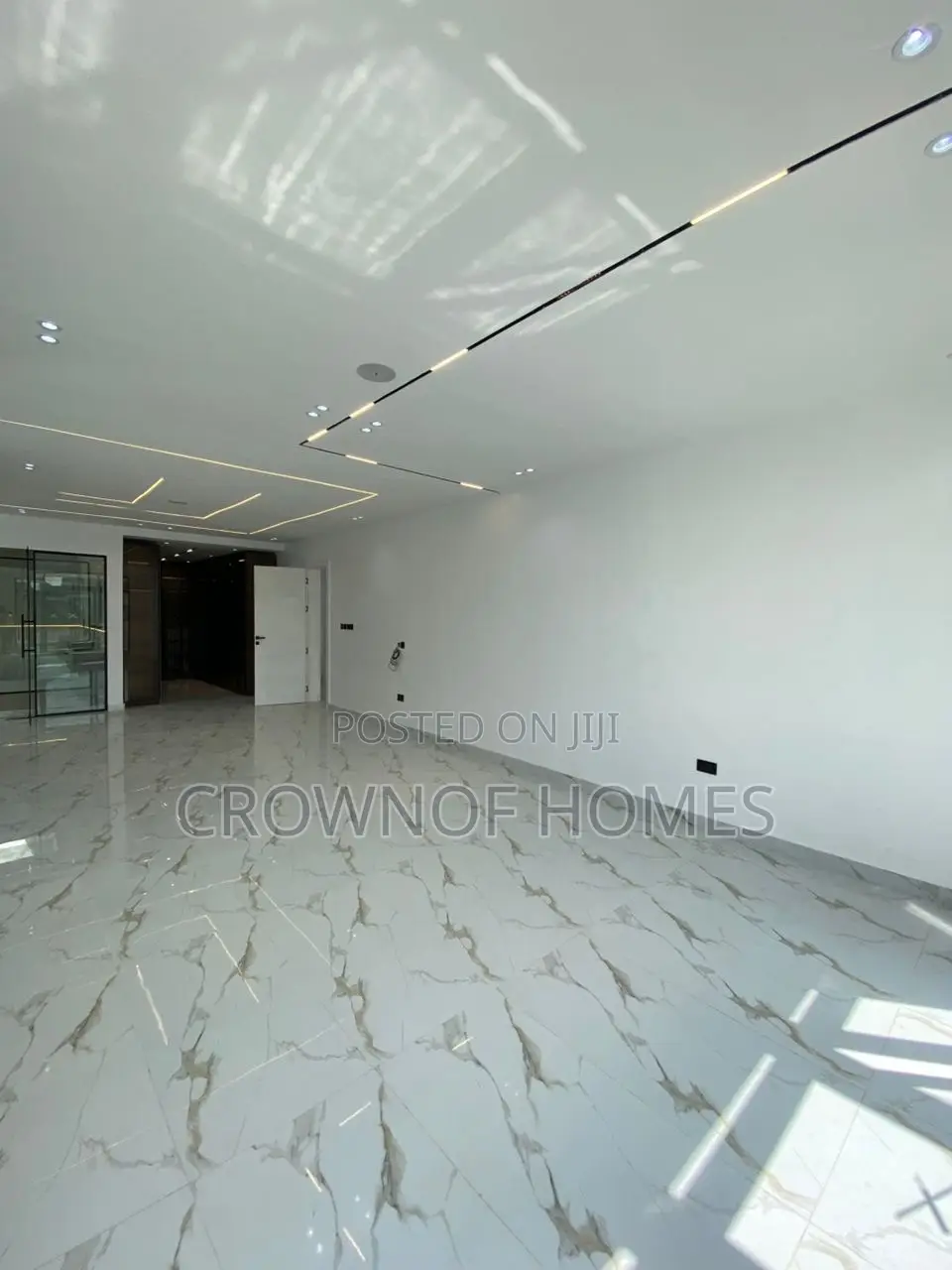 5bdrm Duplex in Lekki County, Ikota for sale