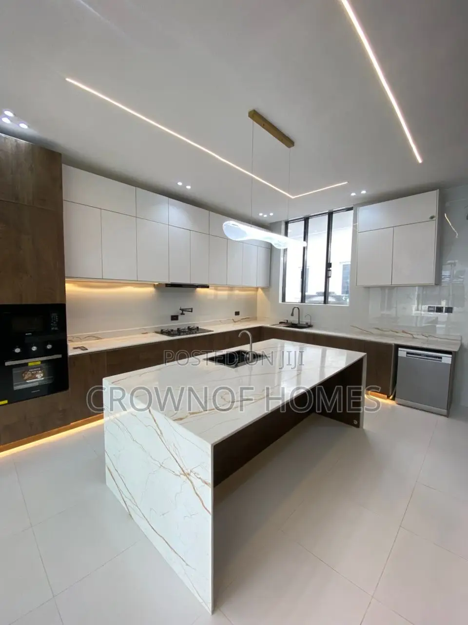 5bdrm Duplex in Lekki County, Ikota for sale