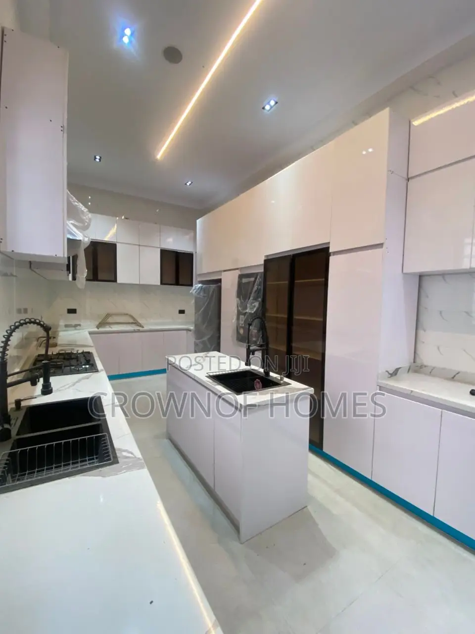 4bdrm Duplex in Jakande for sale