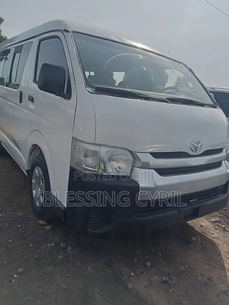 Toyota HiAce 2010 White