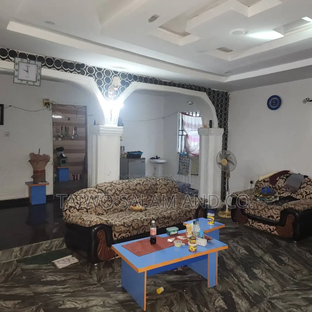 2bdrm Block of Flats in Akinyele for sale