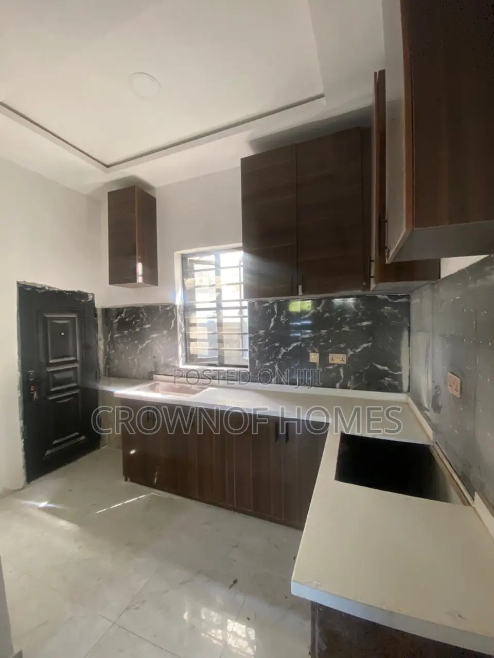 1bdrm Apartment in Jakande for sale