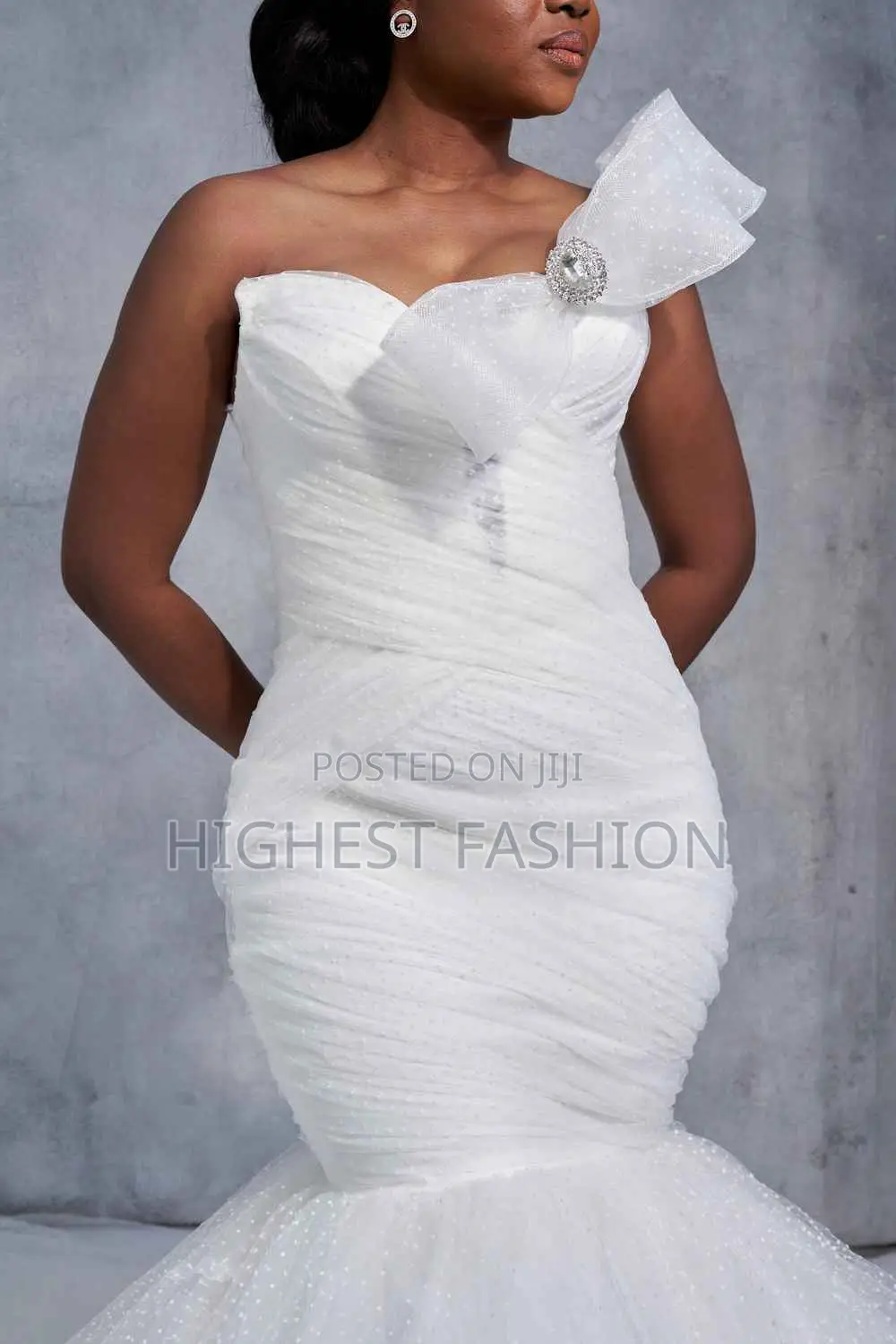 Strapless, Sweetheart Neckline, Mermaid Silhoutte.