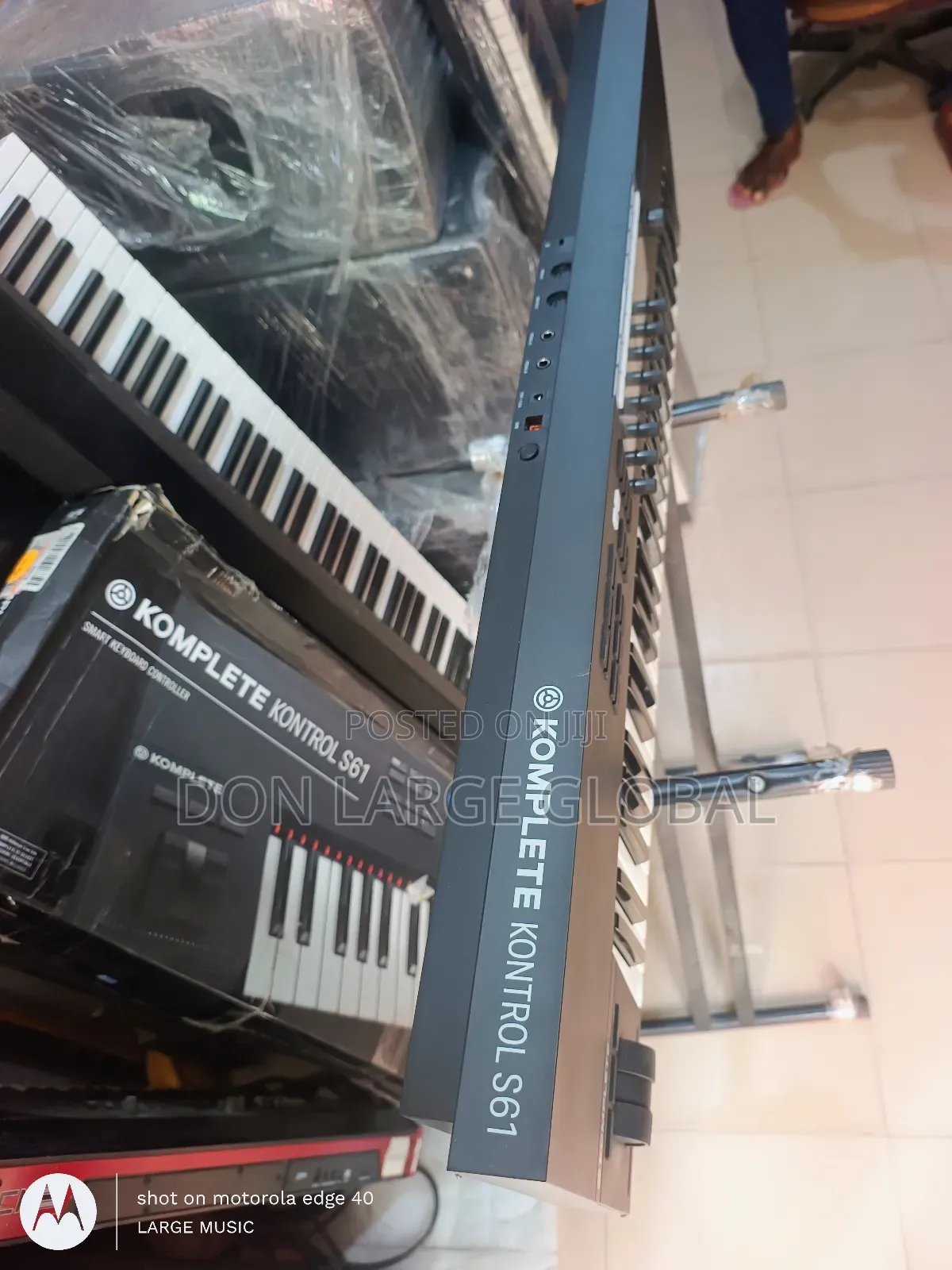 Komplete Kontrol S61 Midi Controller