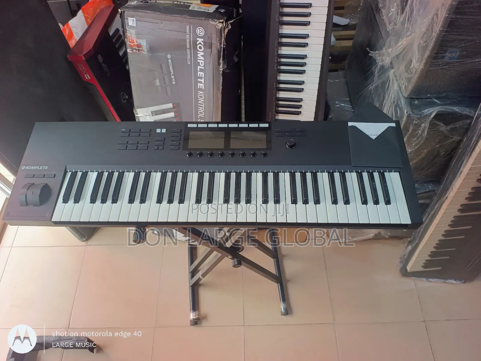 Komplete Kontrol S61 Midi Controller