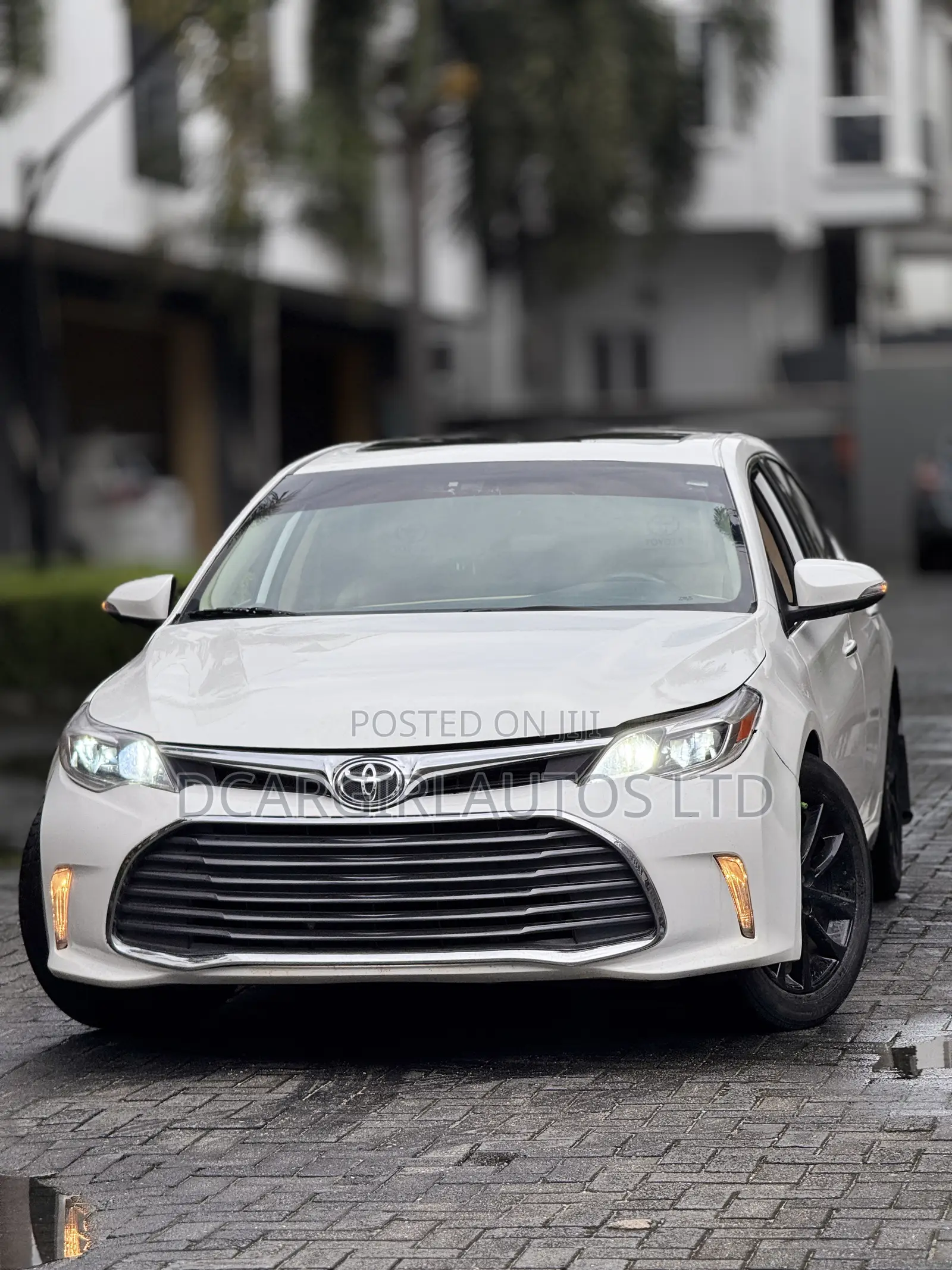 Toyota Avalon Limited 4dr Sedan (3.5L 6cyl 6A) 2014 White