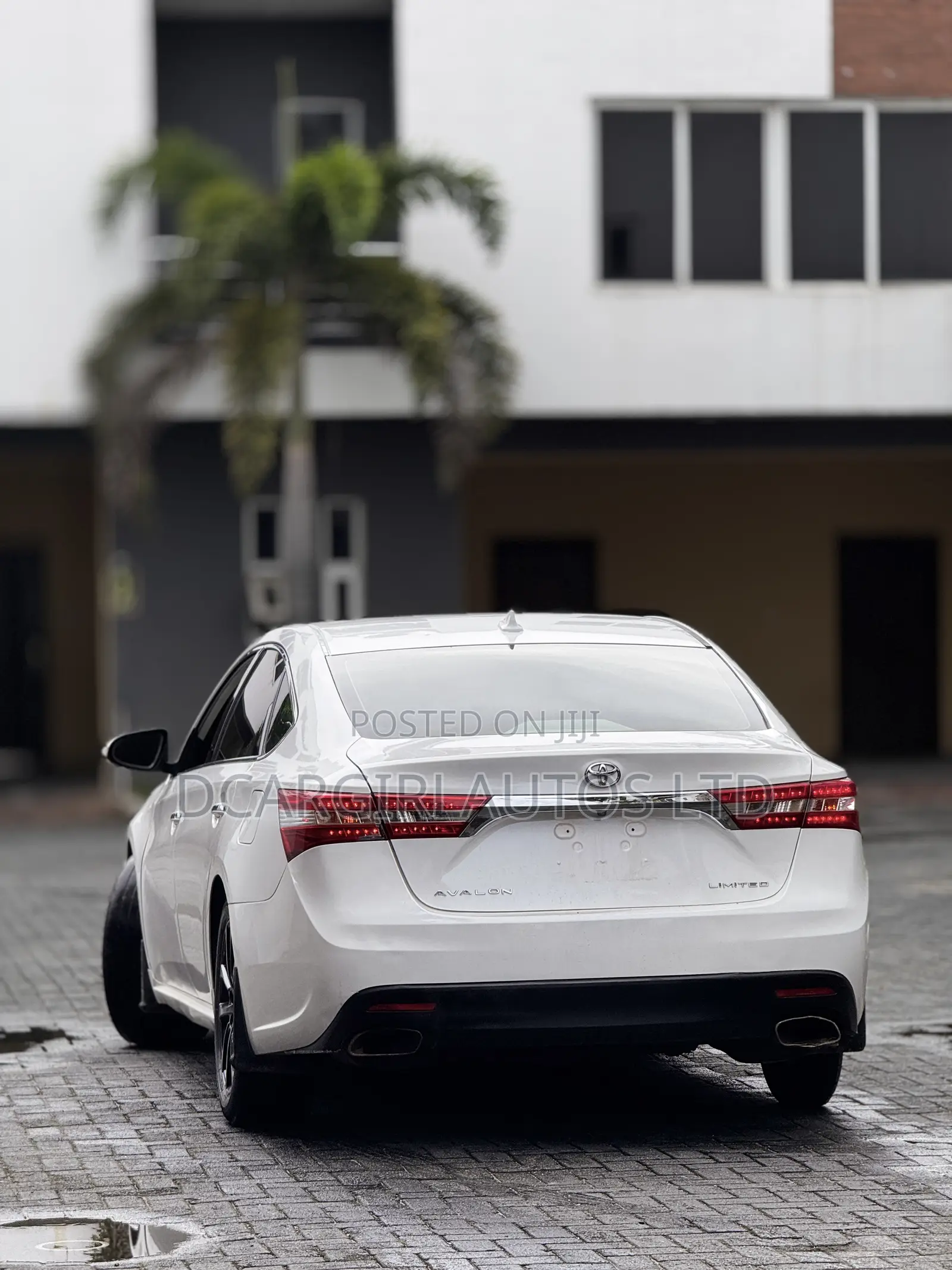 Toyota Avalon Limited 4dr Sedan (3.5L 6cyl 6A) 2014 White