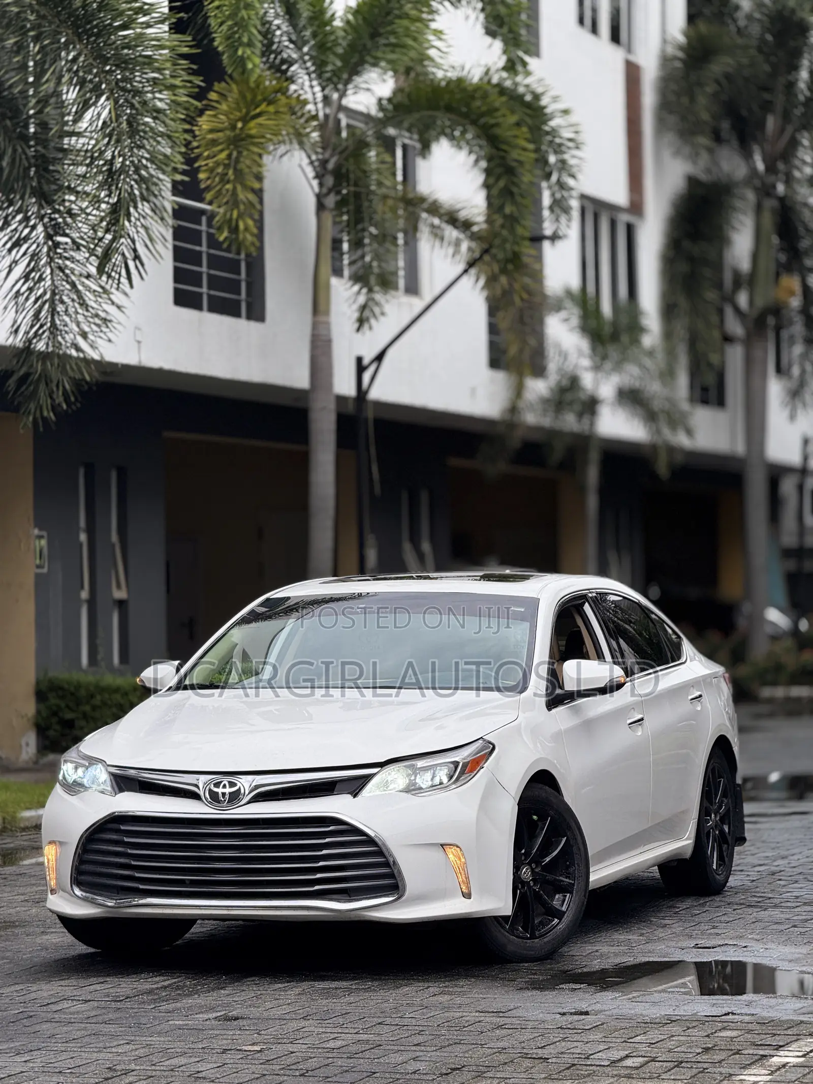 Toyota Avalon Limited 4dr Sedan (3.5L 6cyl 6A) 2014 White