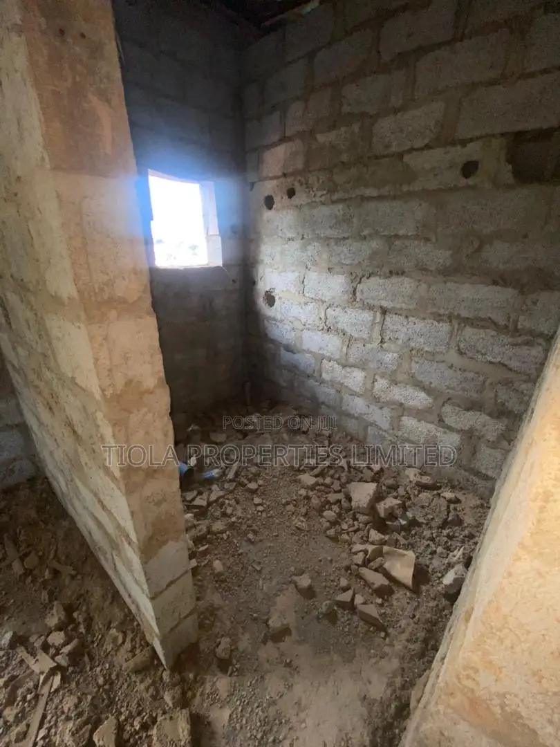 5bdrm Duplex in Pleasant View, Sabon Lugbe for sale