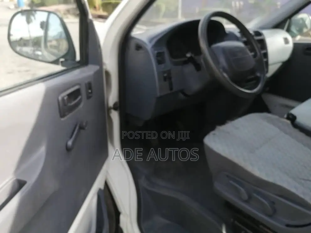 Toyota HiAce 2002 White