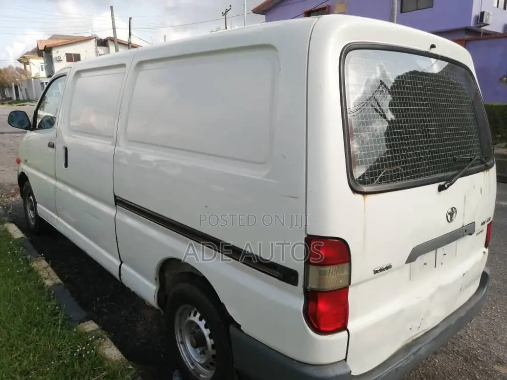 Toyota HiAce 2002 White