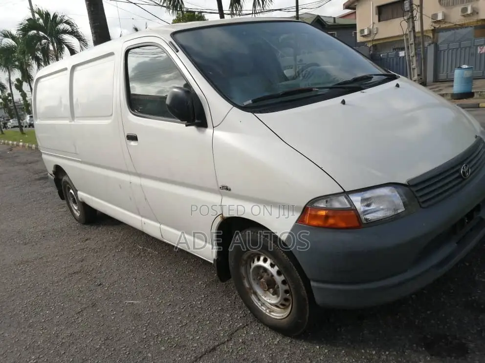 Toyota HiAce 2002 White
