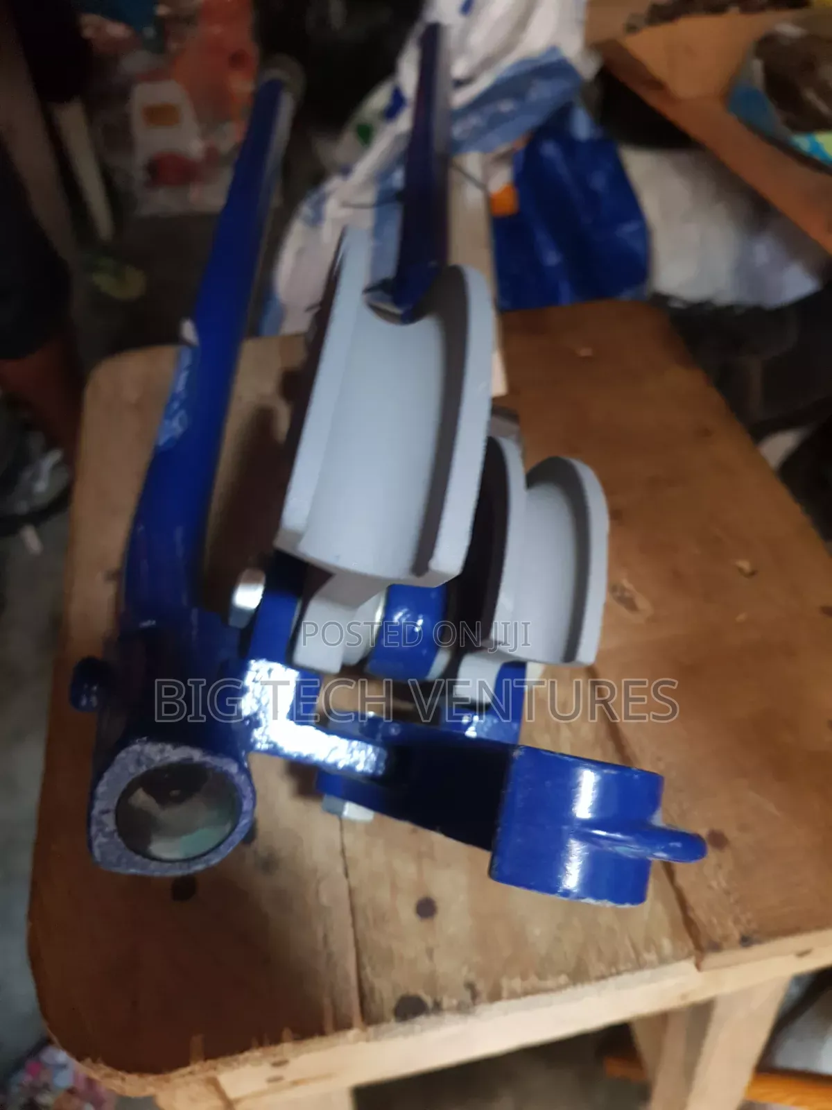 Heavy-Duty Blue Manual Pipe Bender Designed to Bend 15mm and 22mm Copp