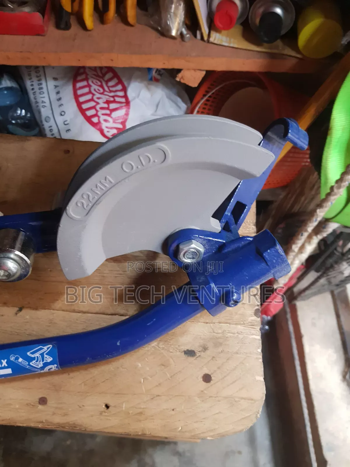 Heavy-Duty Blue Manual Pipe Bender Designed to Bend 15mm and 22mm Copp