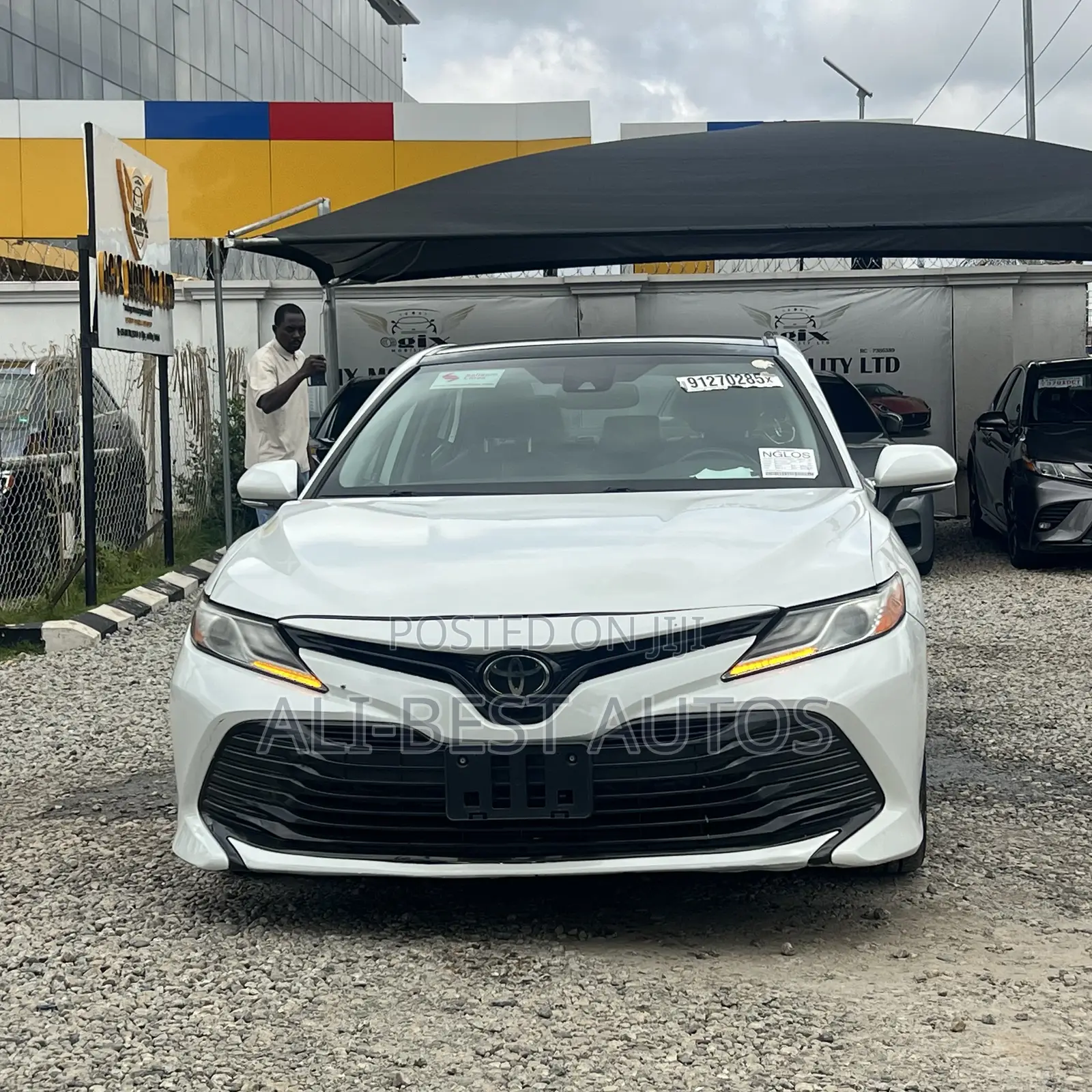 Toyota Camry XLE FWD 2020 White
