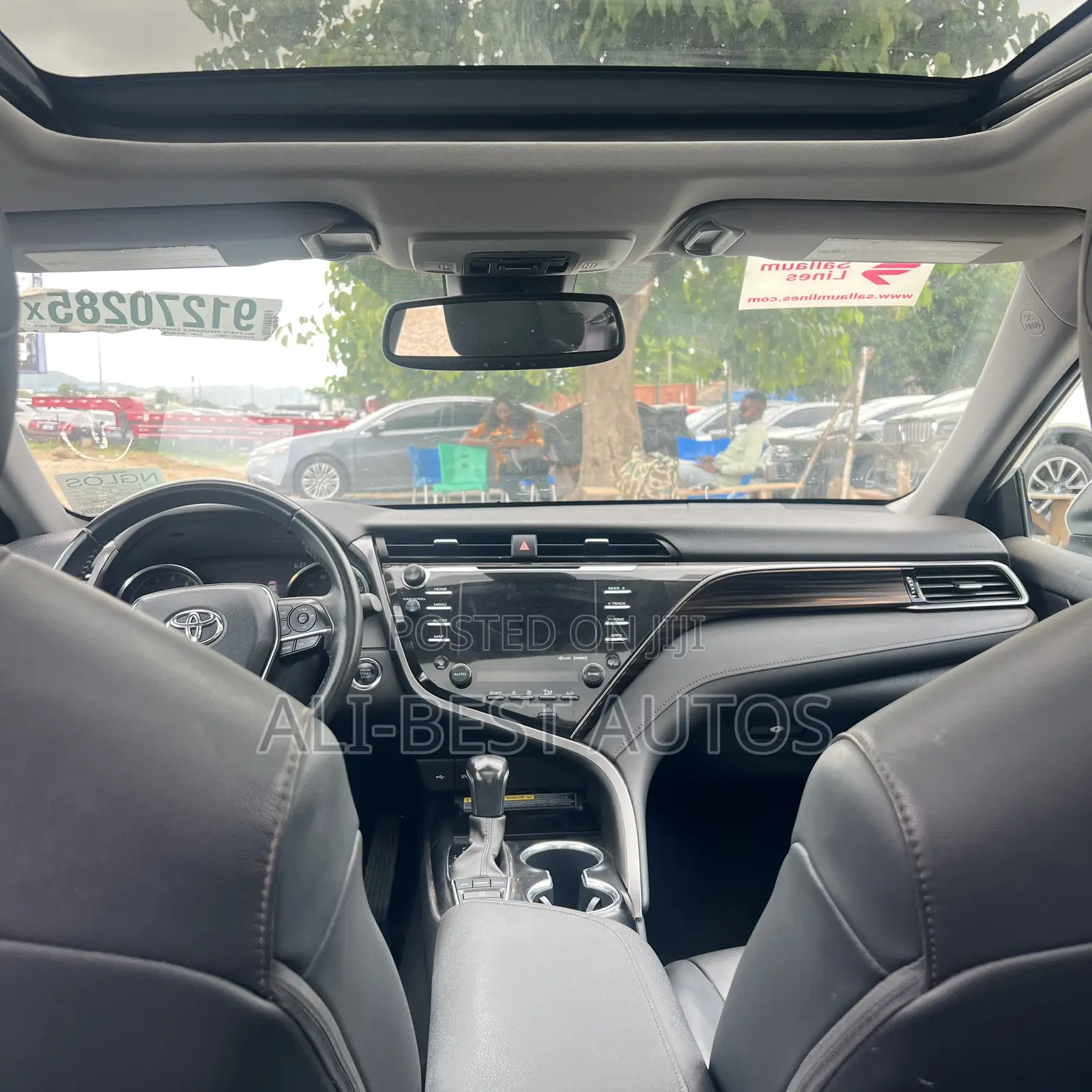 Toyota Camry XLE FWD 2020 White