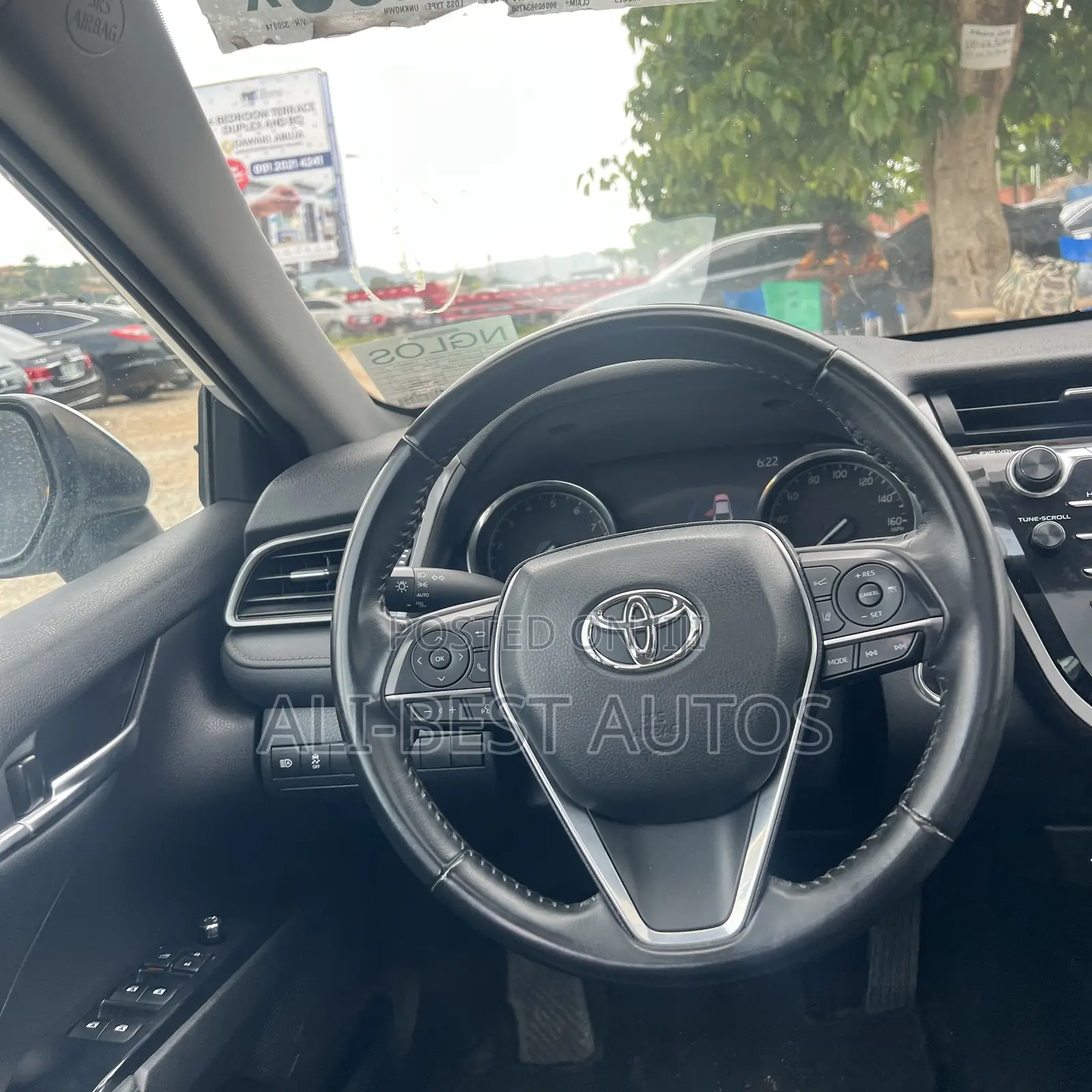 Toyota Camry XLE FWD 2020 White